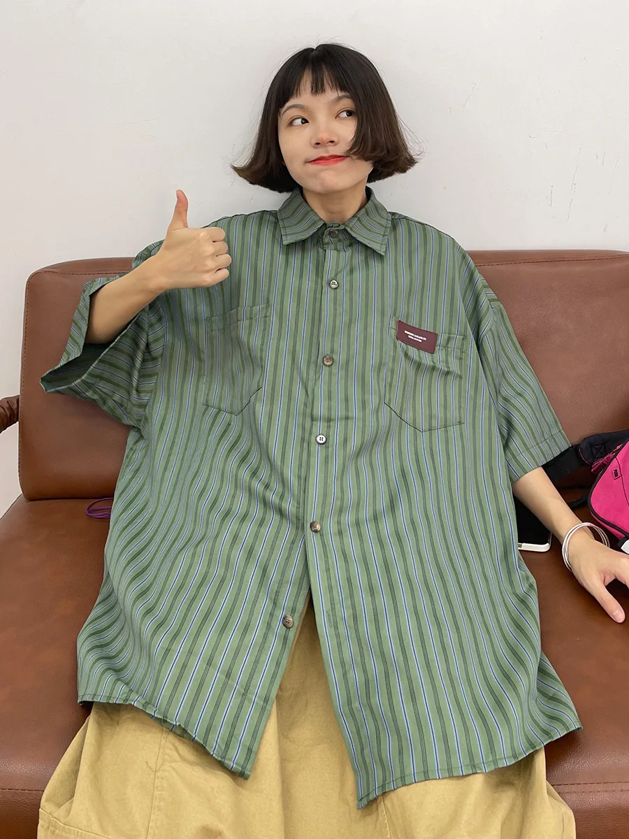 Manga curta listrado shirts para mulheres 2023 verão novo folgada bf retro versátil Hong Kong estilo de casal superior tendência
