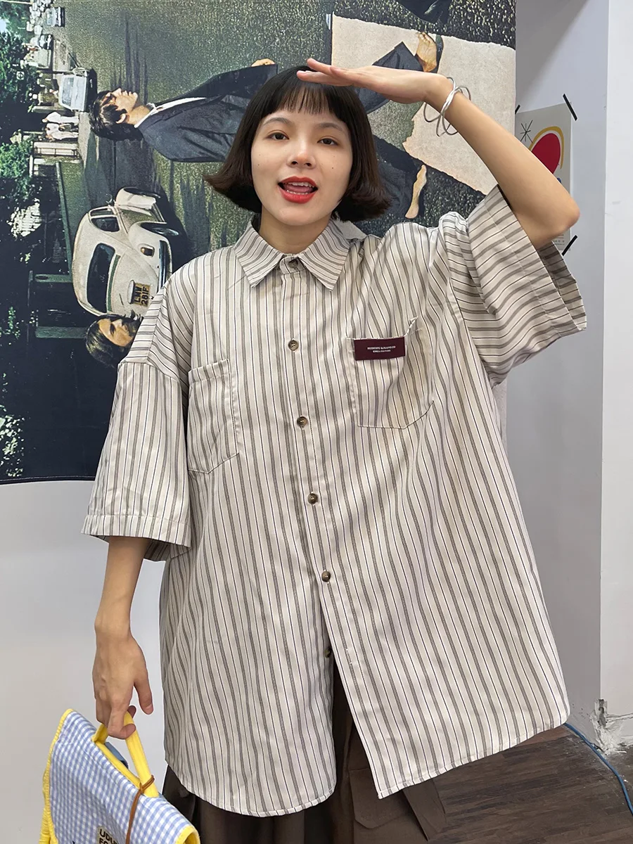 Manga curta listrado shirts para mulheres 2023 verão novo folgada bf retro versátil Hong Kong estilo de casal superior tendência